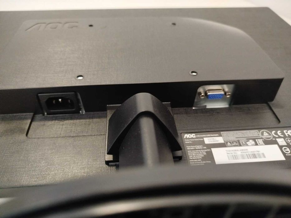 Monitor AOC 21,5" HD LED como novo