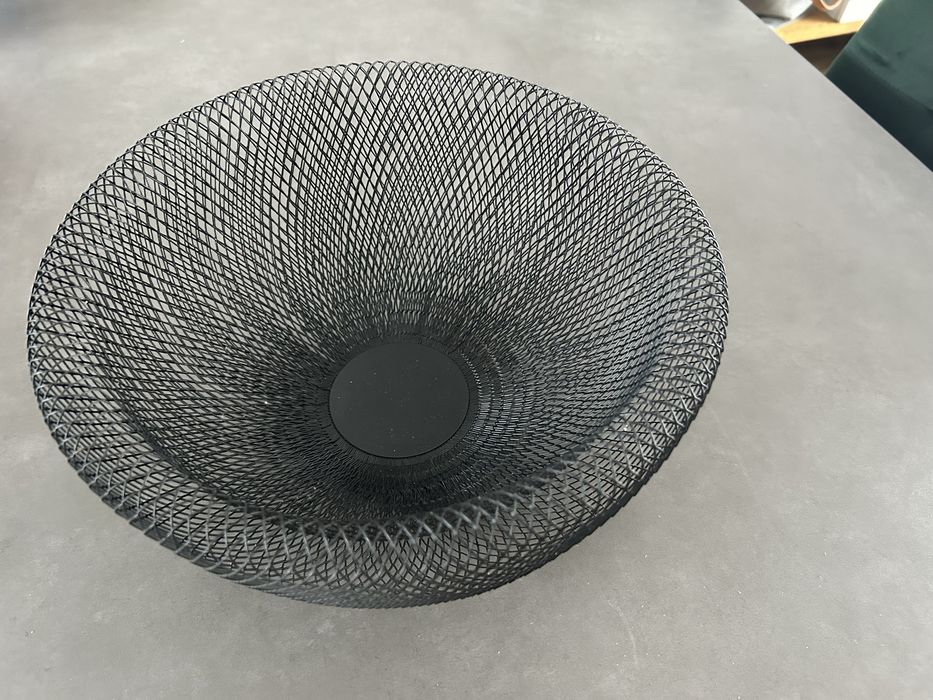 Czarny azurowy koszyk na owoce