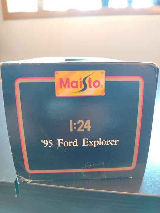 Ford Explorer Sport Raid (miniatura)
