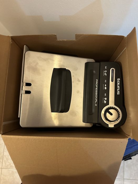 Fritadeira eletrica a oleo nova