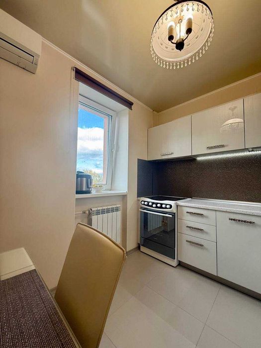 Трикімнатна квартира зайти і жити! Продаж по Є-відновленню!