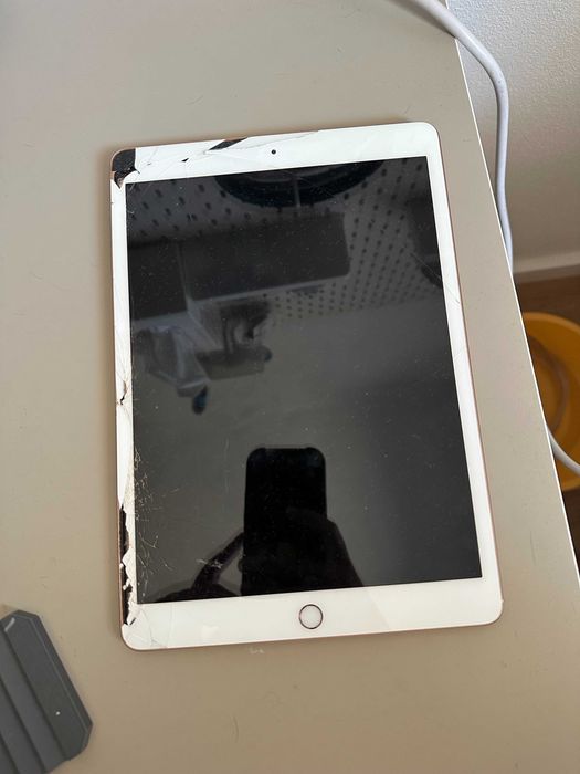 iPad 10.2" 7ª Geração A2197 (Para Peças/Reparação)