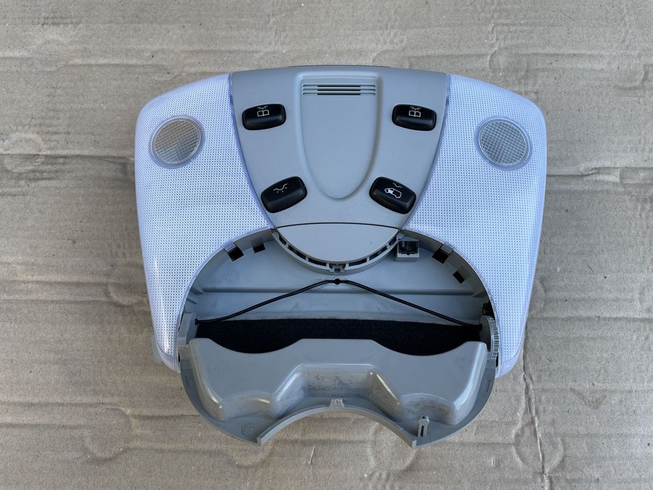 Плафон переднего потолка на VITO-VIANO W 639