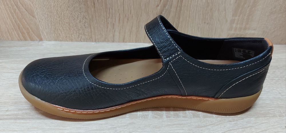 Шкіряні туфлі Clarks.