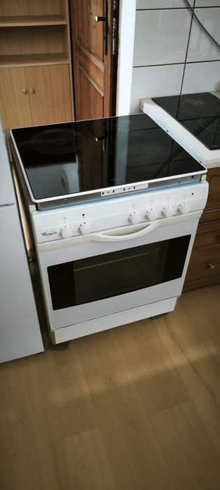 Piekarnik elektryczny Whirlpool z płytą