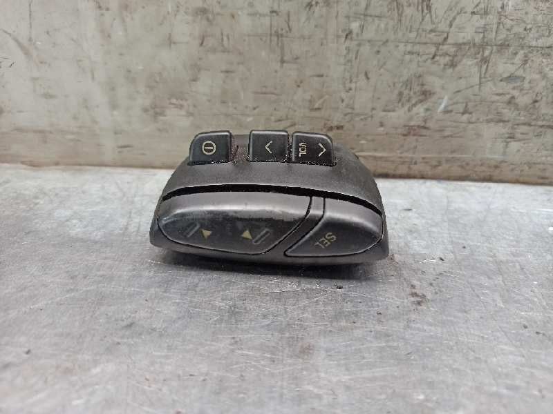 COMANDO RADIO VOLANTE TOYOTA COROLLA VERSO 2003