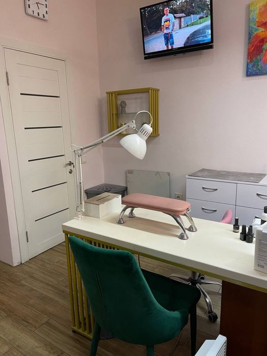 Оренда приміщення під салон, оренда робочого місця майстра манікюру