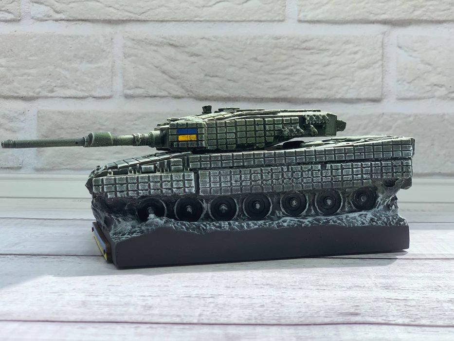 Гіпсовий сувенір танк Leopard 2A4