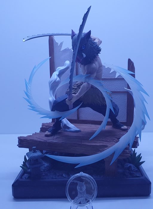 Estátua Inosuke Demon Slayer
