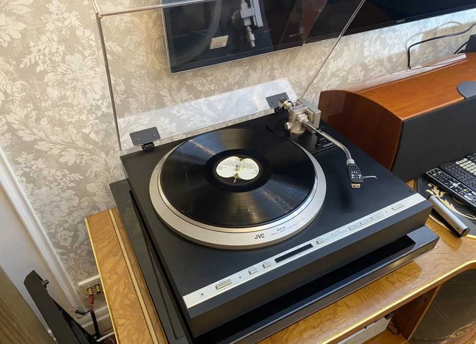 Виниловый проигрыватель JVC QL-Y5F