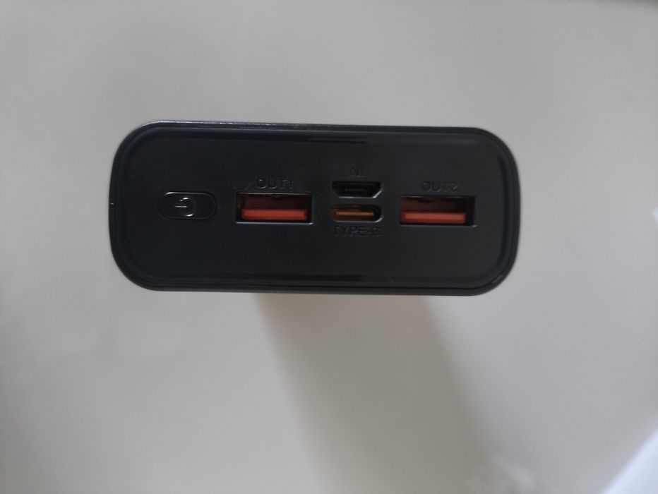 Черный повербанк 20000 Mah с быстрой зарядкой (новый)