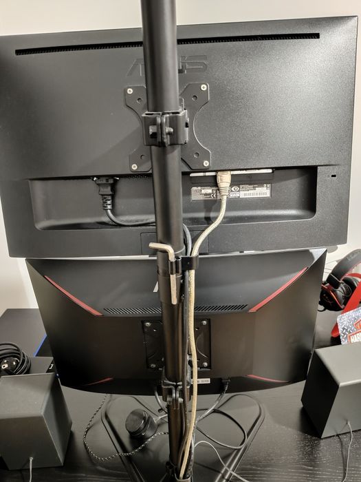 AOC + Asus Monitor477651199790960641