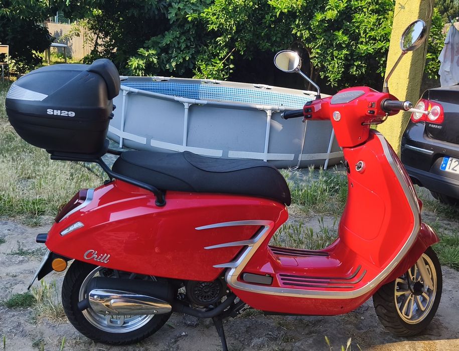 Scooter 125cc UM-CHILL, ainda na garantia.