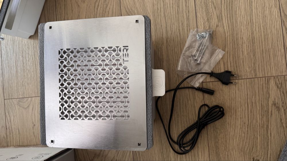 Вбудовувана манікюрна витяжка Teri 800 біла (решітка золото)