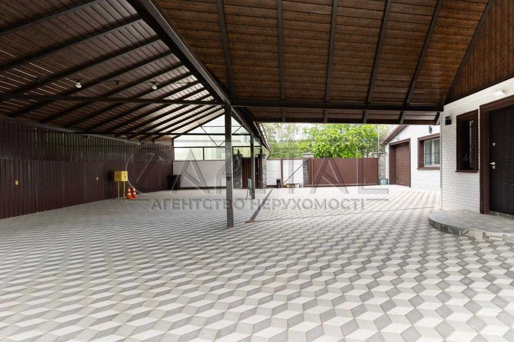 Сучасний будинок 190 м² на 7 сотках у Бортничах.