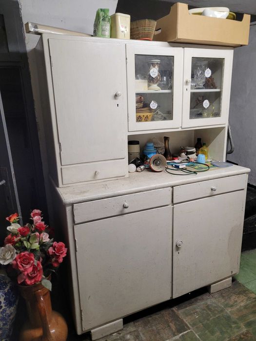 Kredens międzywojenny