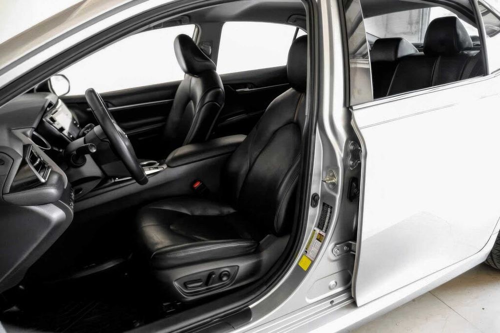 Toyota Camry Xle      2020