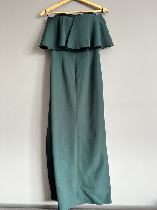 Dluga gorsetowa sukienka z falbanka