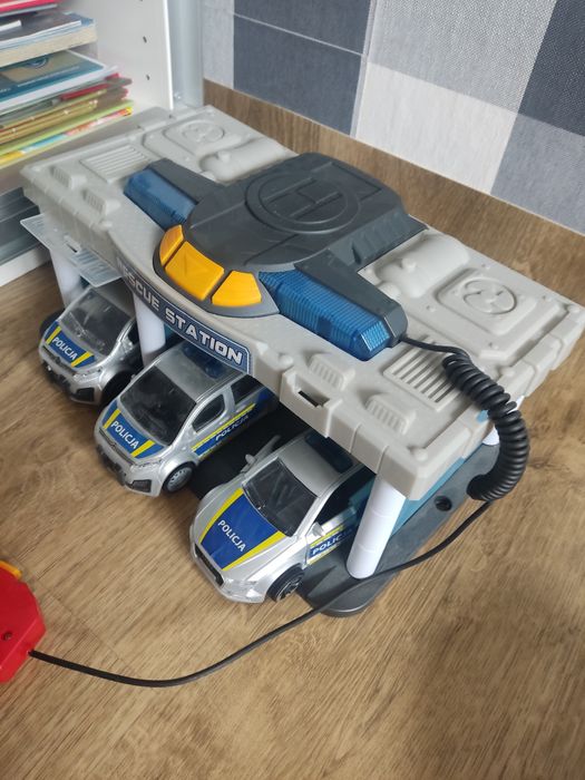 Garaż policyjny , radiowóz