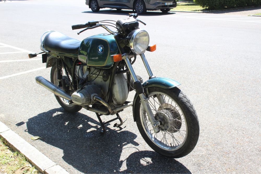 Bmw r60  com documentos a trabalhar