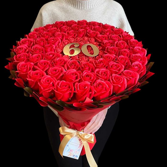Prezent na 60 Urodziny. Bukiet mydlane róże oraz piankowe różyczki.