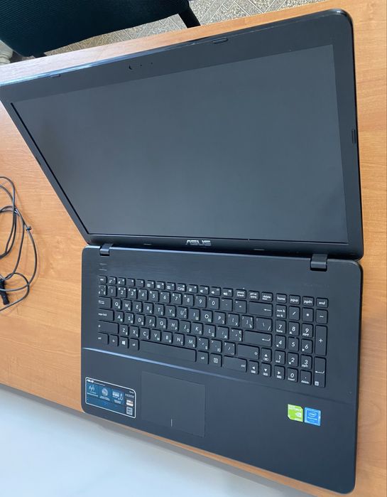 Ноутбук бук ASUS F751S.