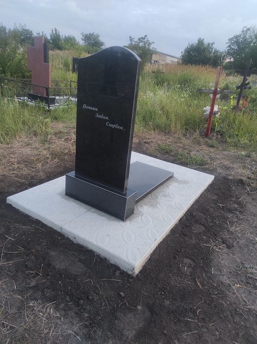 Гранитные памятники, вазы, лампады, плитка. Заливка бетонных оснований