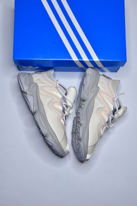 Жіночі Кросівки Адідас OZWEEGO Plus(37,39,40,41)