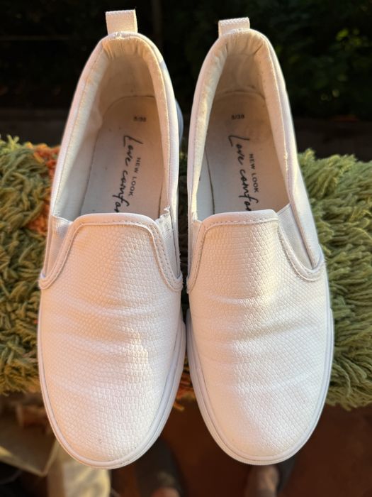 Білі кеди new look