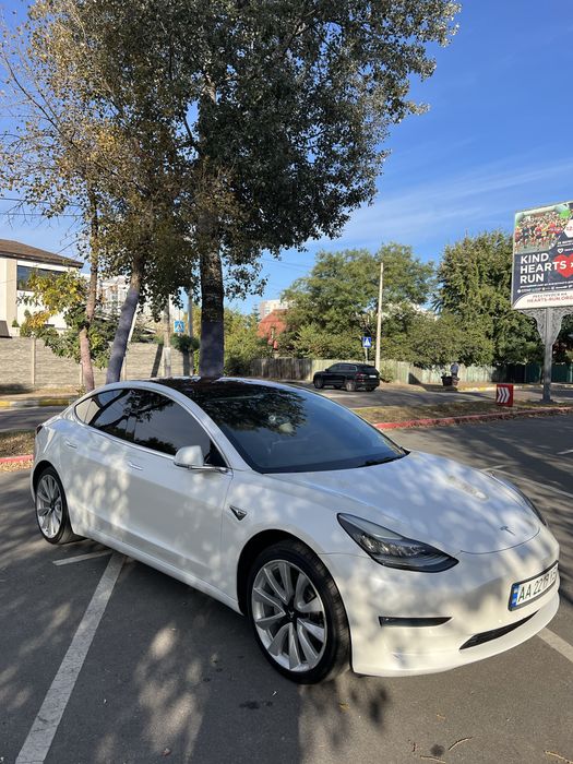 Продам Tesla model 3