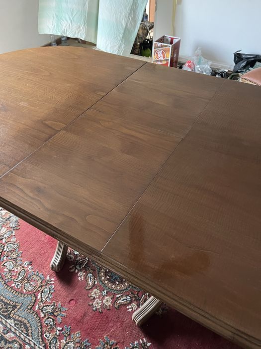 Mesa oval extensivel em madeira