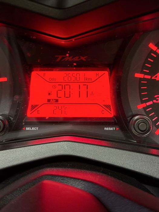 Yamaha Tmax 530 com alguns extras