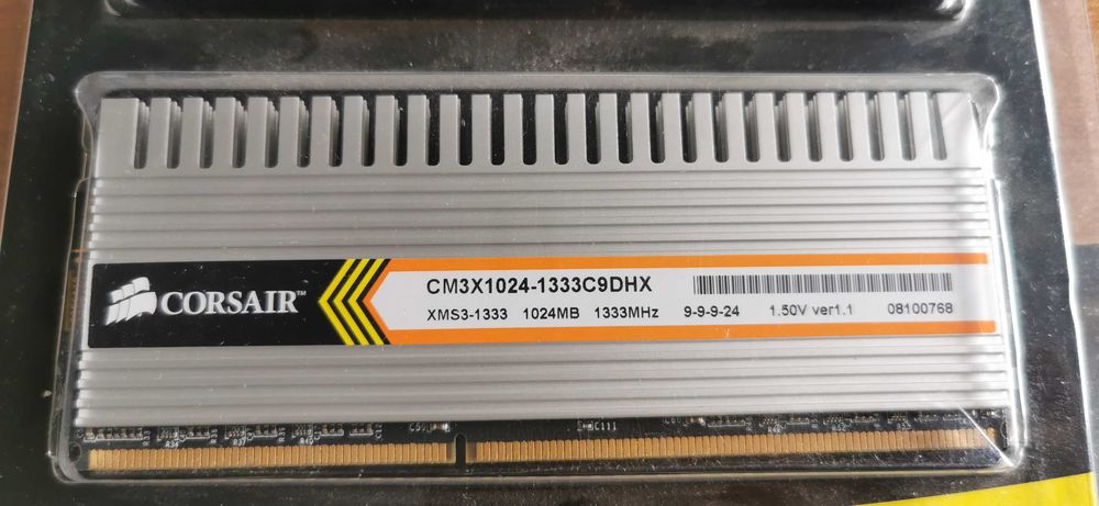 2GB Kit de memória RAM Corsair para computador DDR3 PC3-10666
