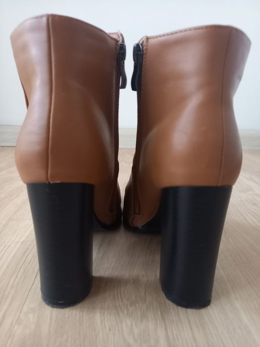 Buty za kostkę,  na słupku,  camelowe, 36
