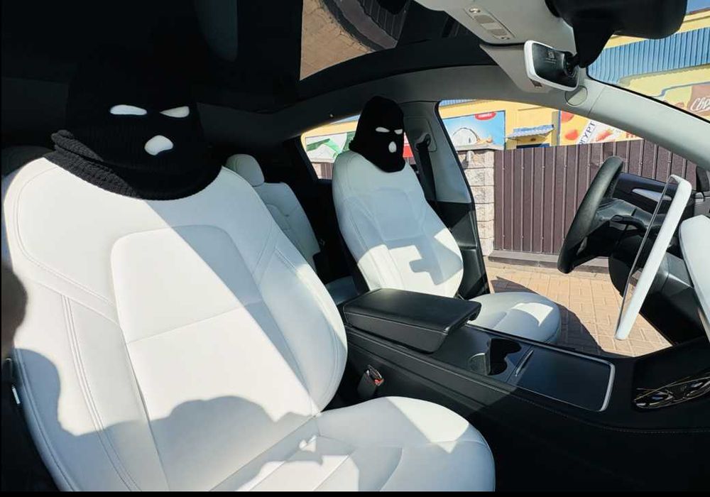 Tesla Model Y 2024 VIN 7SAYGDEE0RA246829 фото оголошення 2 з 18