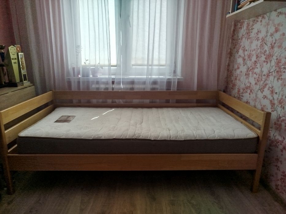 Кровать с   бука