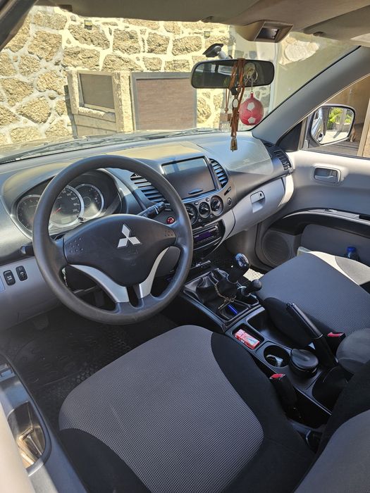 Mitsubishi L200 2012
