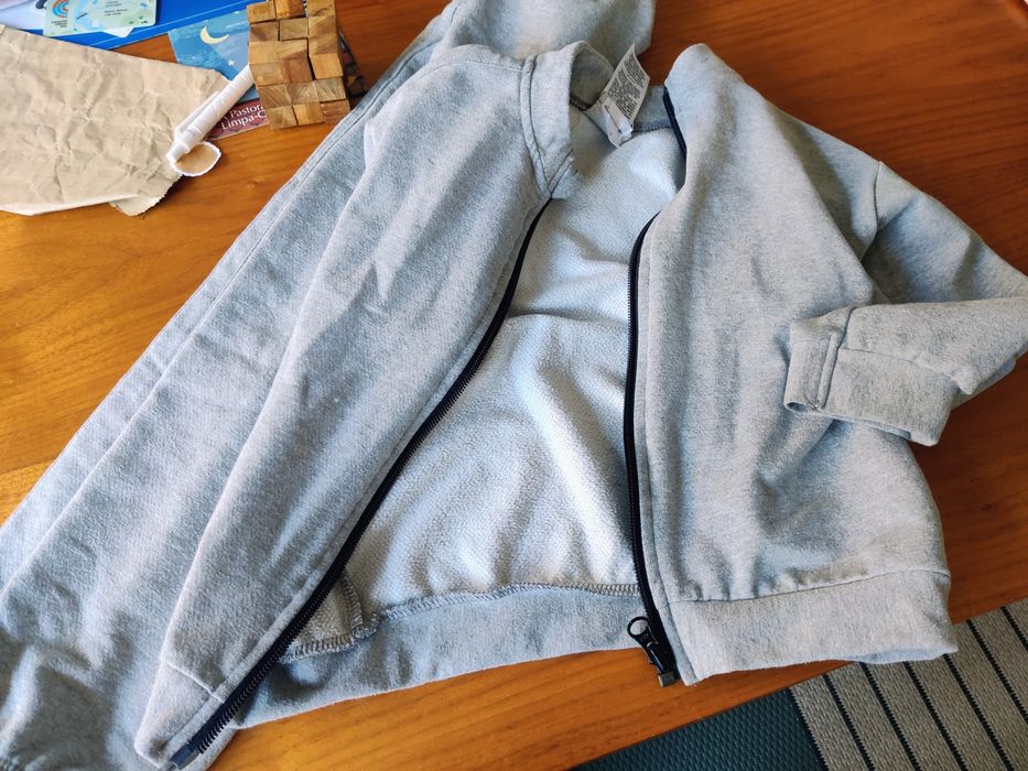 Conjunto desportivo, calças fato de treino,camisola,Decathlon 4/5 anos