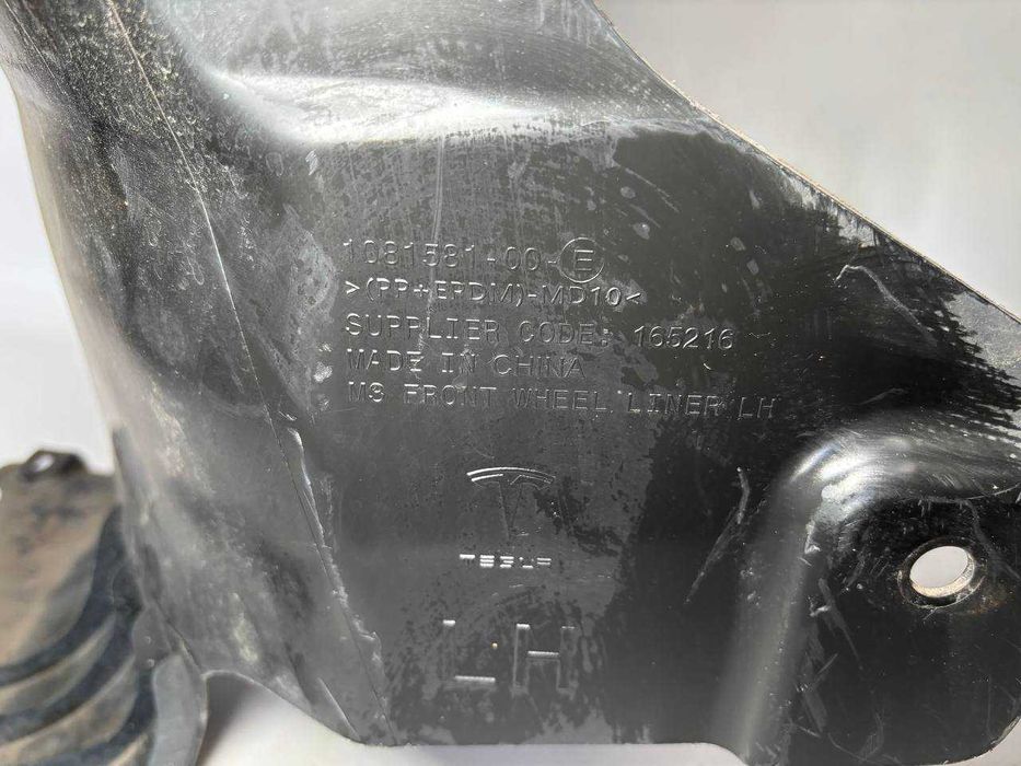 Подкрылки переднийе на Tesla Model 3