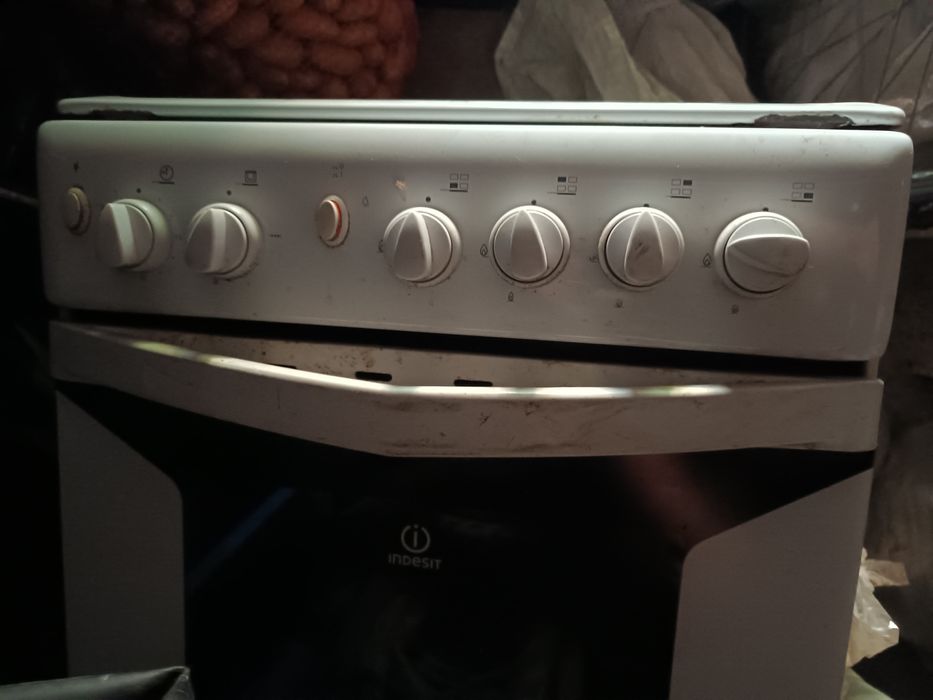 Газова плита Indesit б/в на запчастини або під ремонт