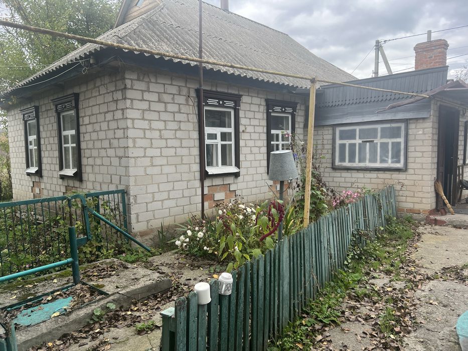 Продам 2 будинки в одному  дворі с. Садки