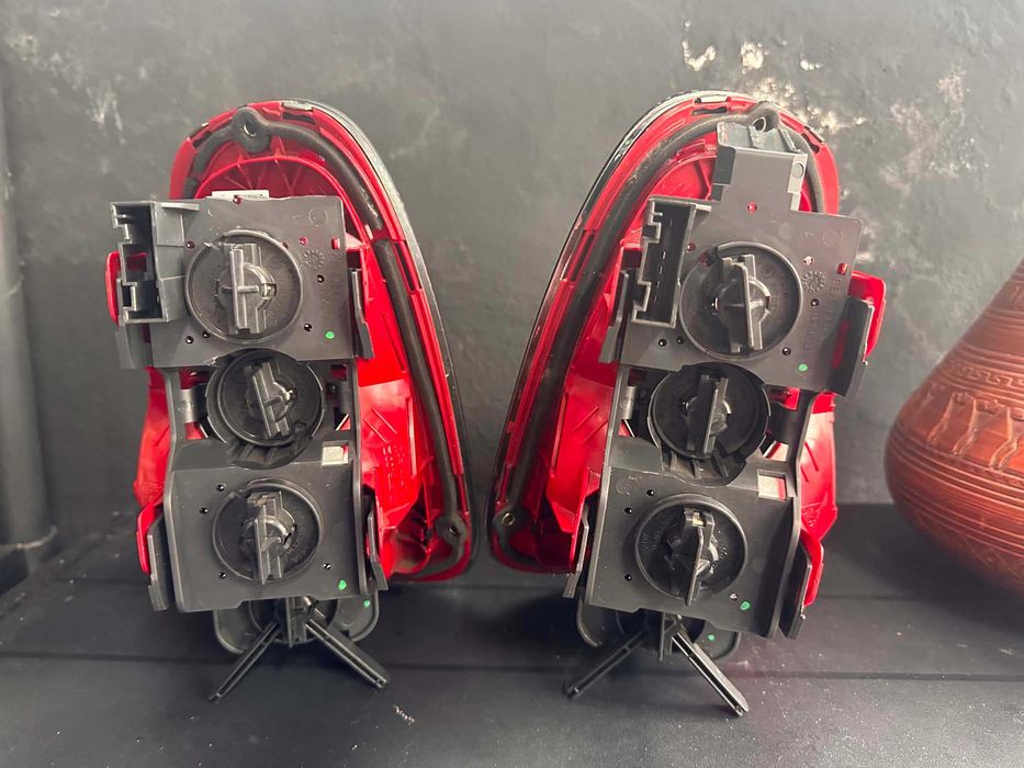 Faróis traseiros com aros (Mini cooper D)
