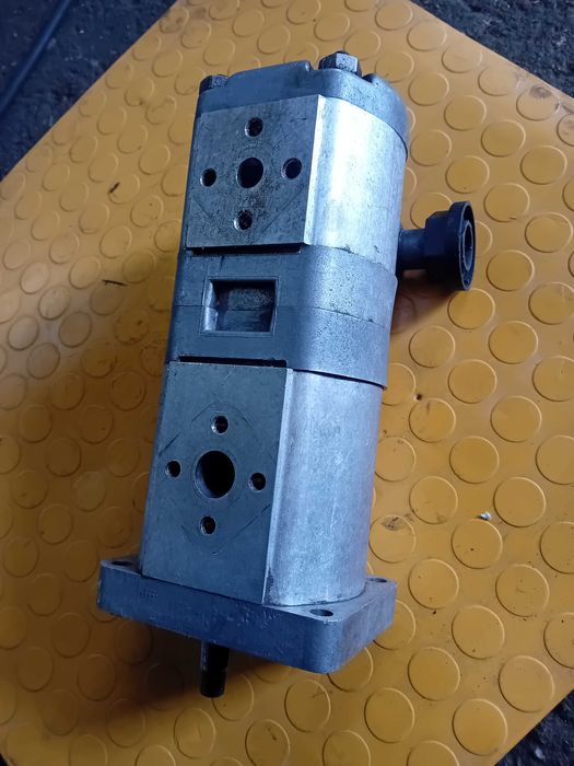 Bomba hidráulica dupla de carretos .