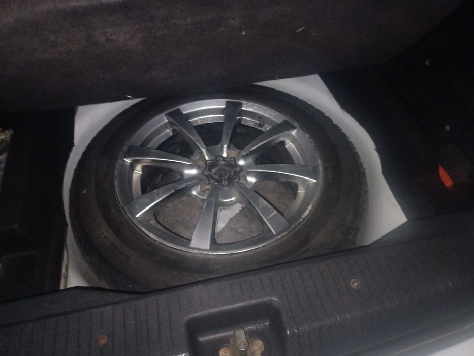 Опель меріва сів і поїхав