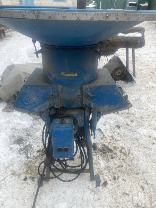 Продам млин зернодробарку та вальцеву дробарку