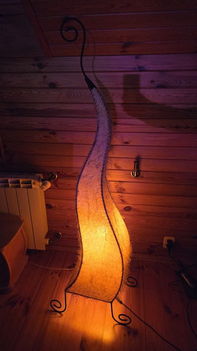 Oryginalna lampa stojąca
