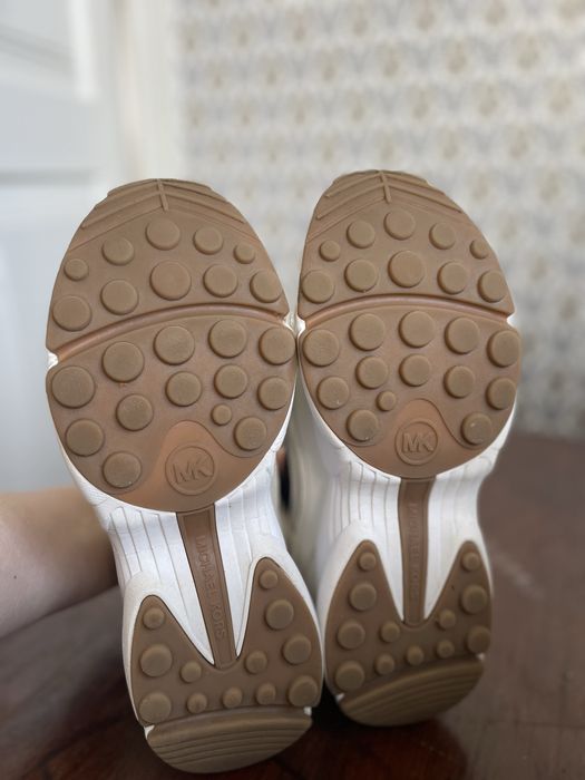 Продам кросівки Michael Kors оригінал розмір 40