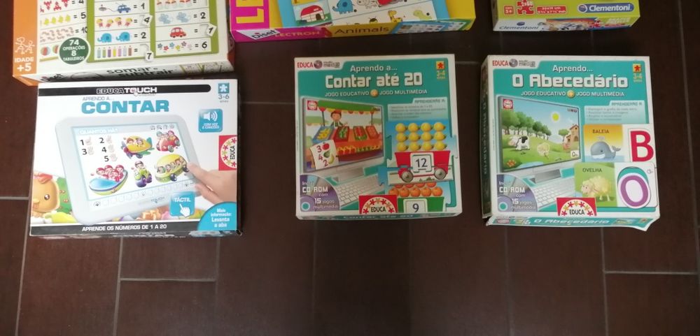 Vários jogos de 5 a 10 euros cada um