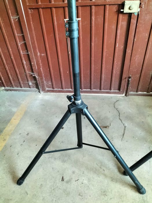 Suporte para colunas de som