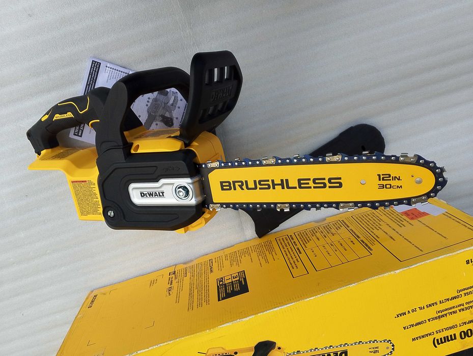 Акумуляторна ланцюгова пила DeWALT DCCS621